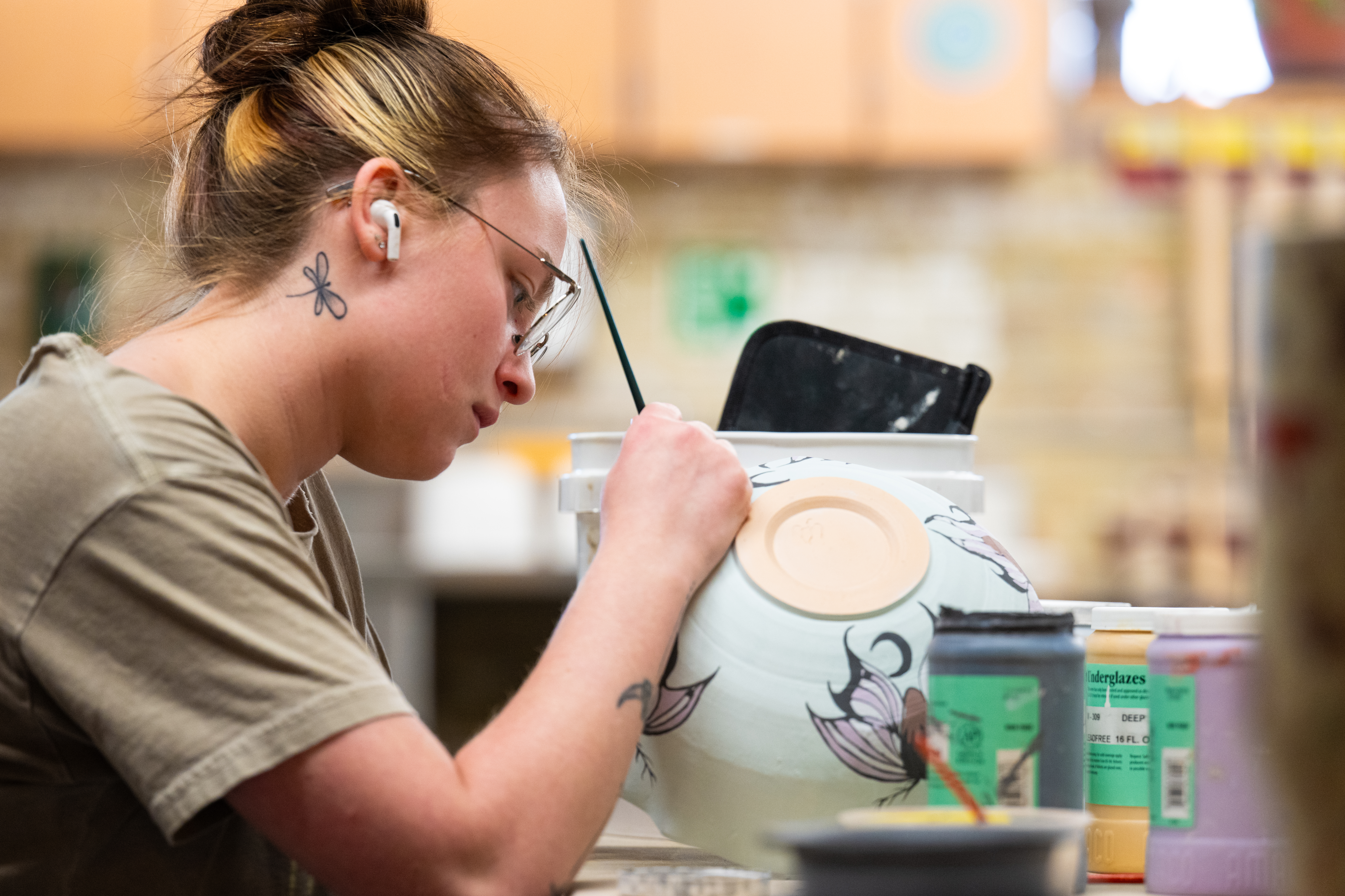 2026-04-21-ceramics-students-128